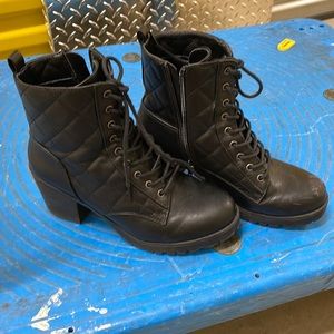 Use combat boots size 8